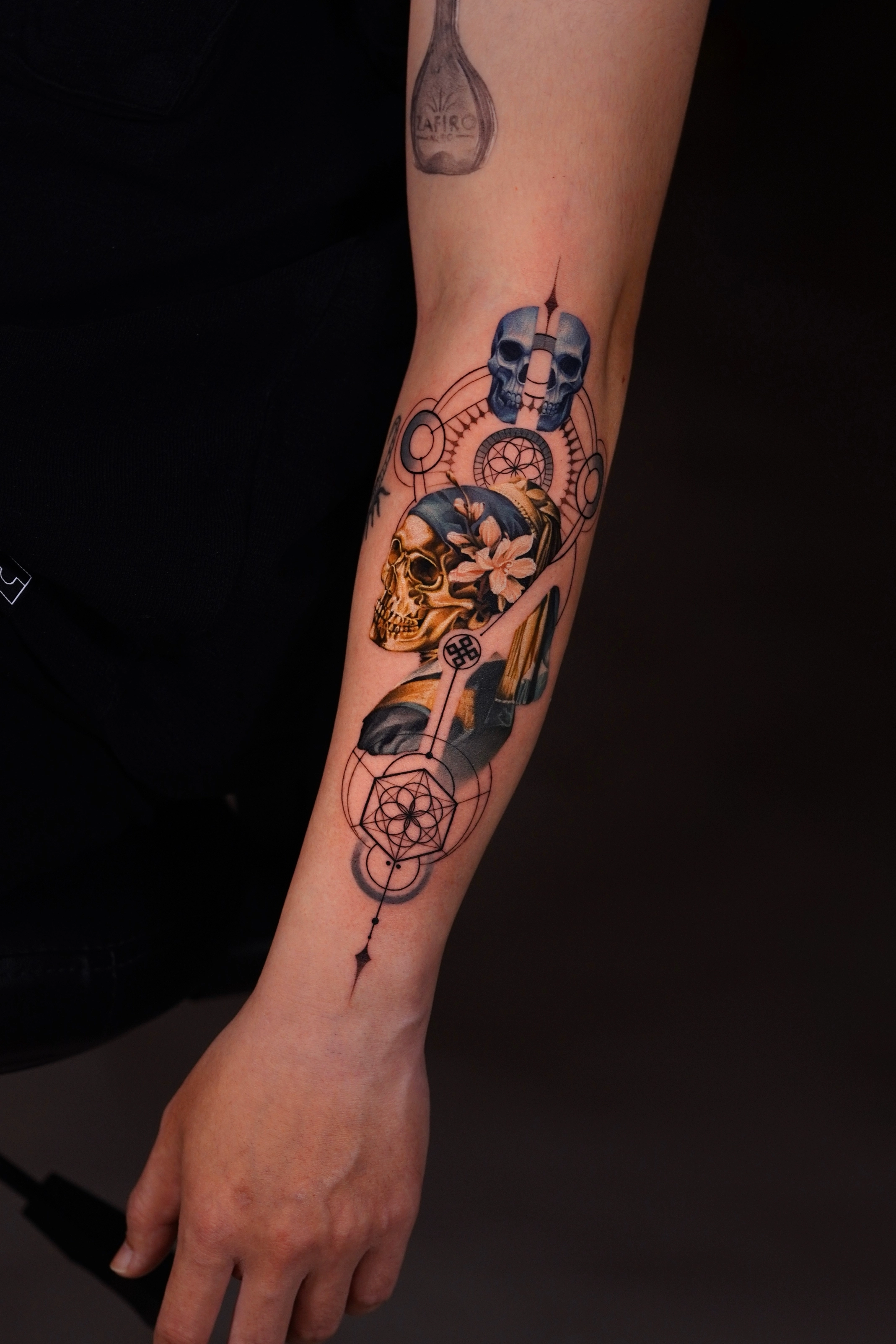 1769604059-golden-skull-color-graphic-tattoo